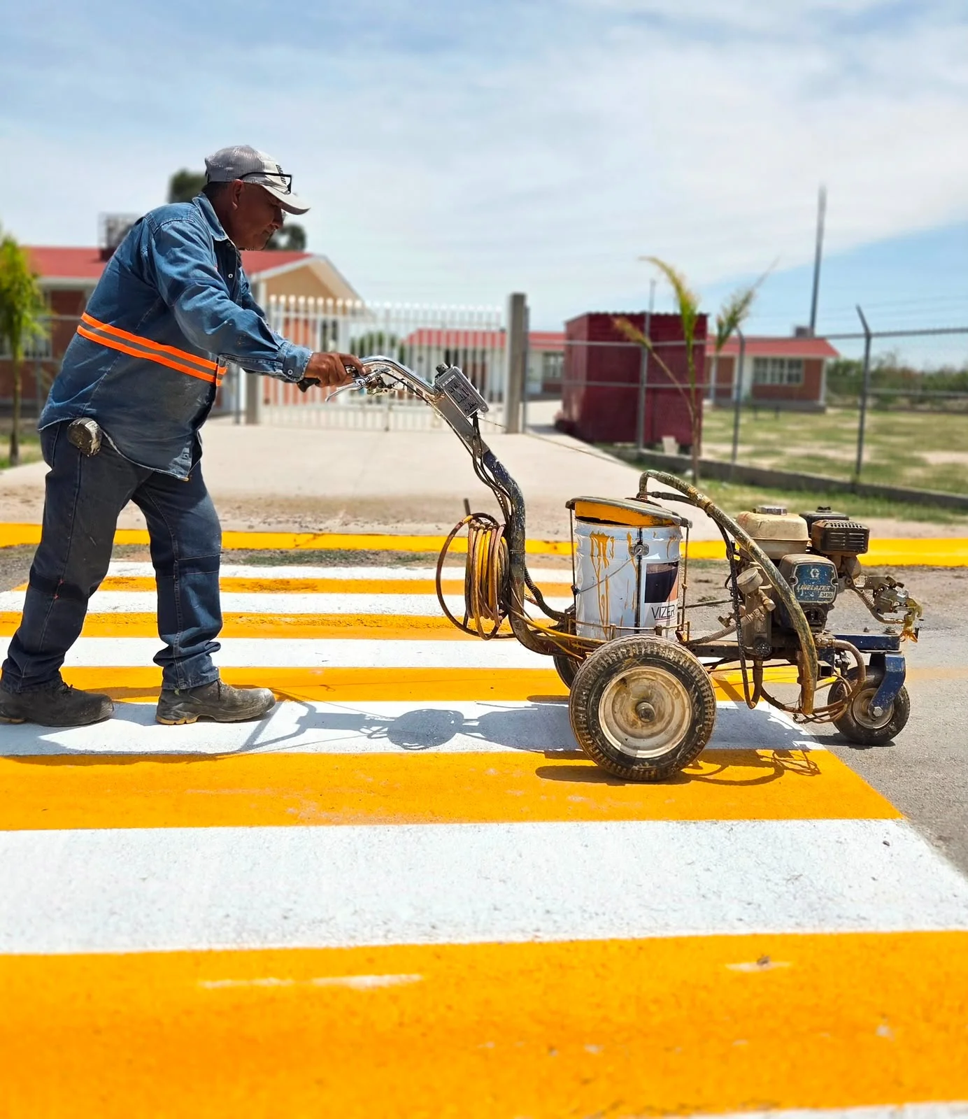 Refuerzan señalización vial en 15 zonas escolares de Torreón previo al regreso a clases