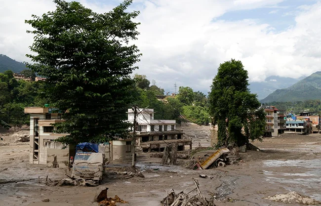 Suben a 160 los muertos tras riada en Nepal que deja más de 700 personas desaparecidas
