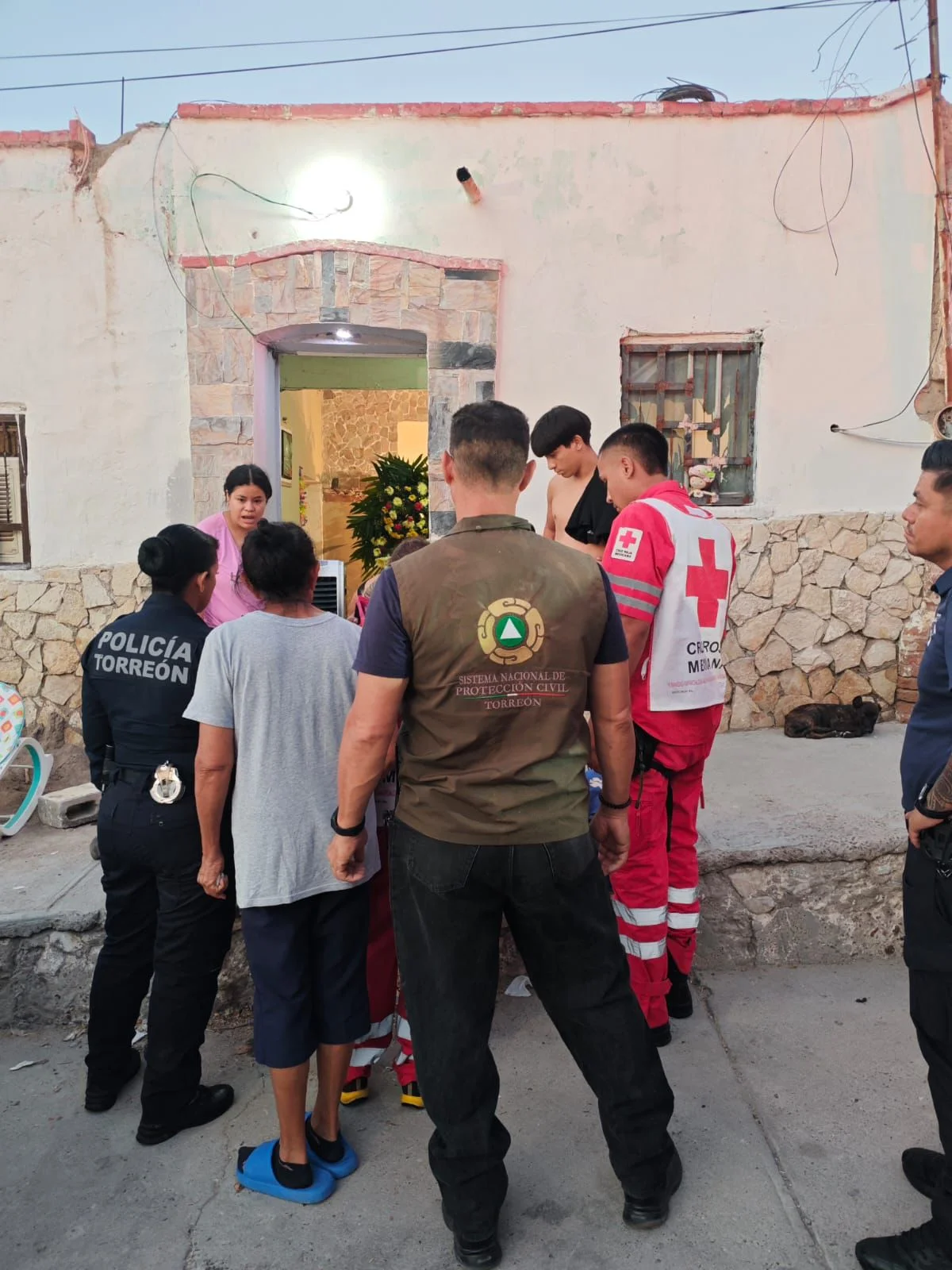 Incendio durante funeral deja a tres personas intoxicadas por humo en Torreón