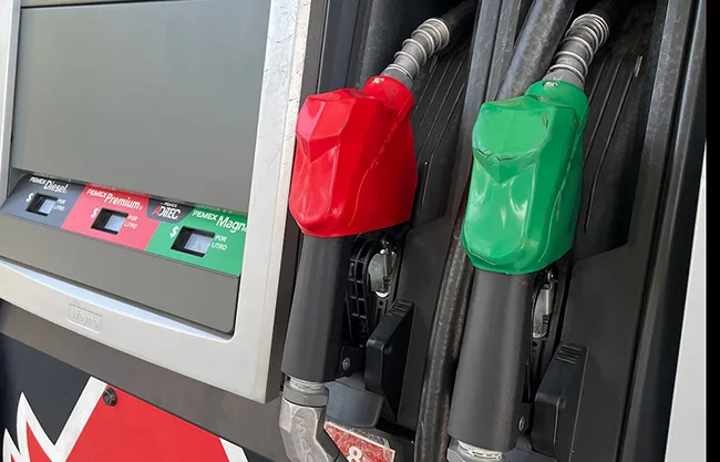 México es el segundo país más golpeado por gasolina cara tras crisis en el Estrecho de Ormuz