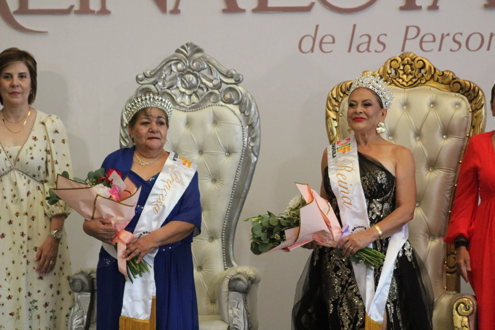Manolo Jiménez refrenda respaldo a adultos mayores; coronan a nueva reina y princesa de Coahuila