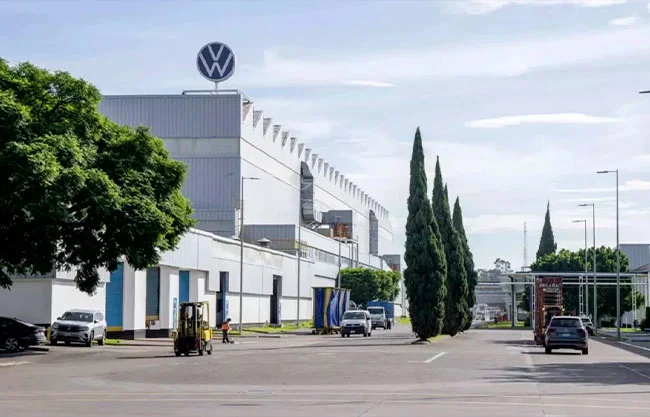 Volkswagen de México anuncia recorte de personal y elimina un turno de producción en su planta de Puebla