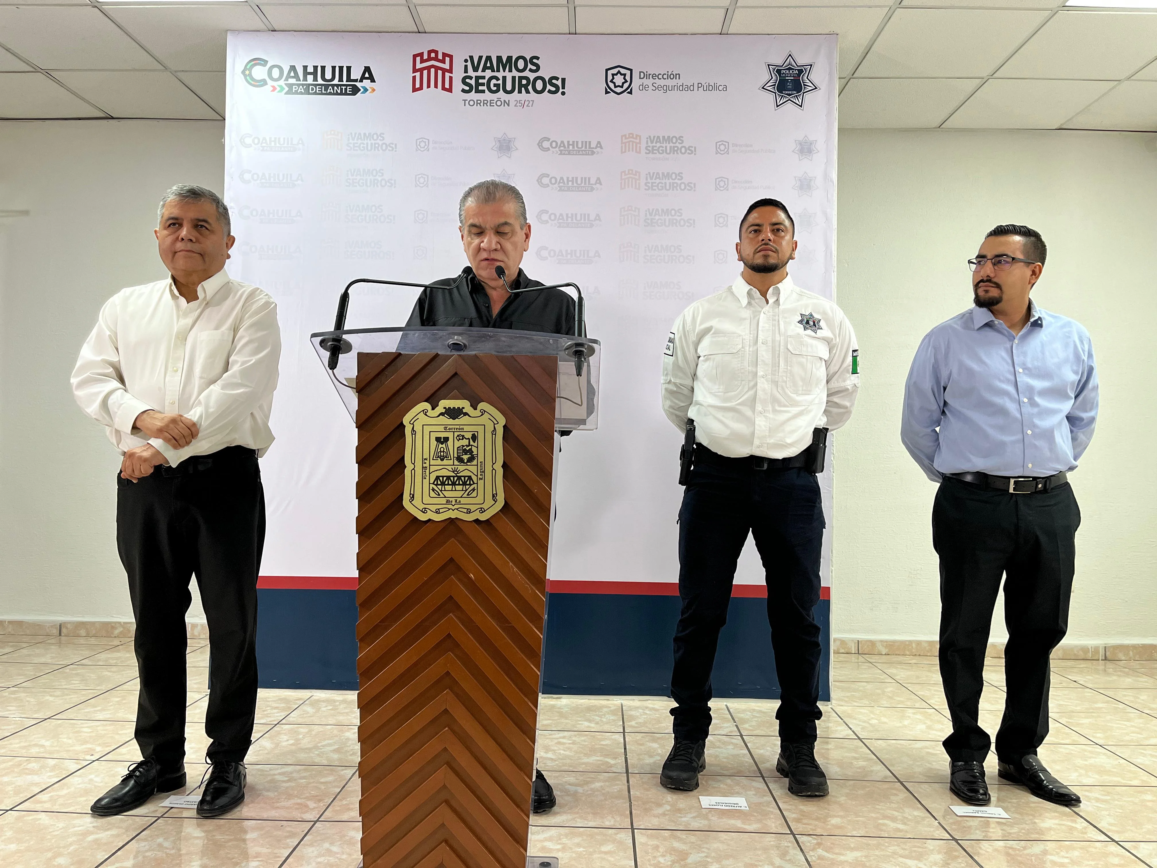 Confirma Miguel Riquelme a Alfredo Olivas para la fiesta del 15 de septiembre en Torreón