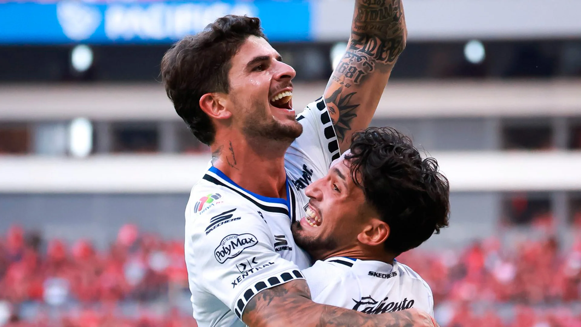 ¡Gallinazo! Querétaro saca los tres puntos del Jalisco al vencer 3-1 a Atlas