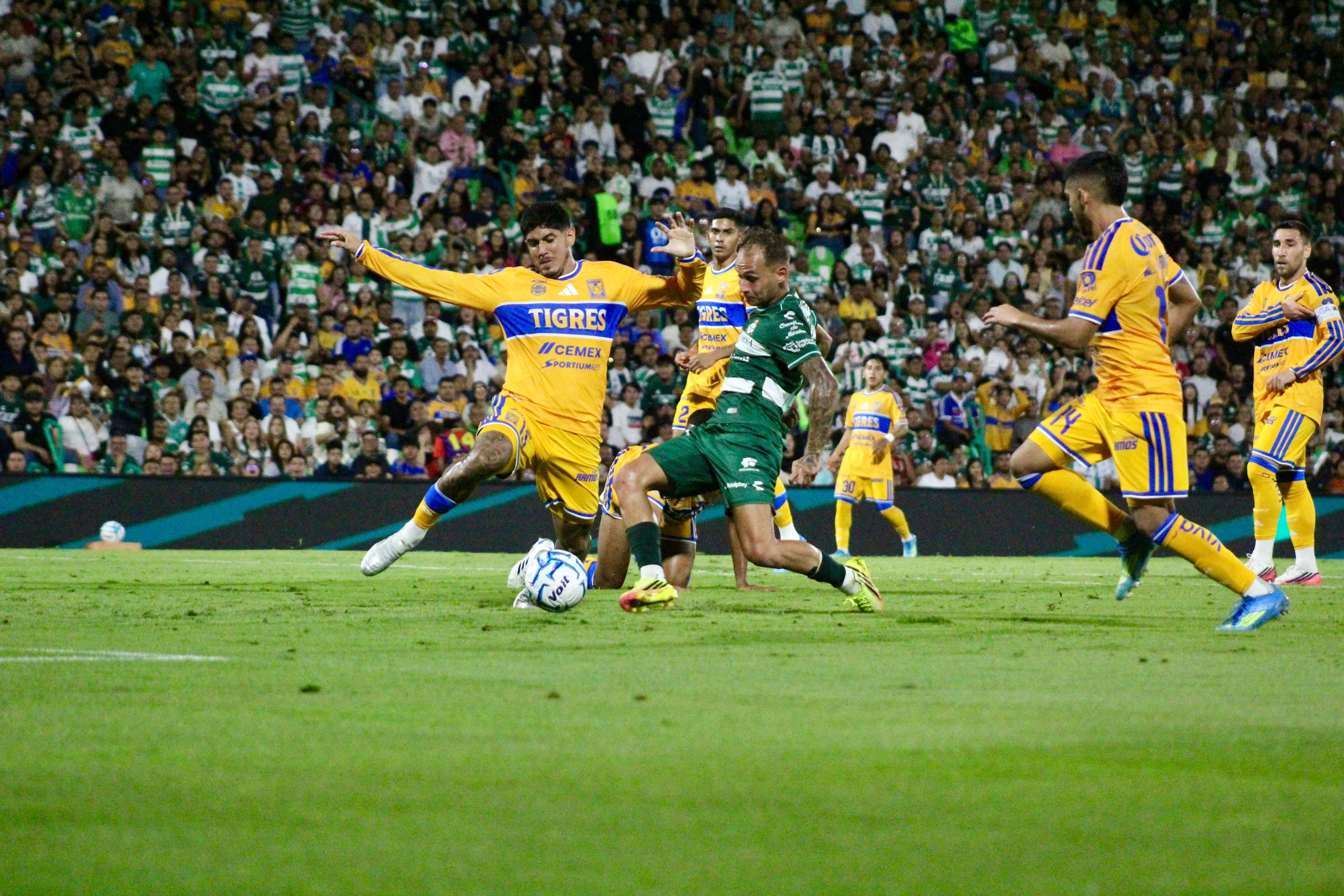 Santos evita su peor racha; empata ante Tigres sin goles