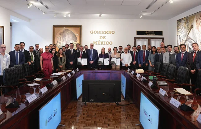 Sheinbaum renueva pacto con gasolineros para contener la inflación