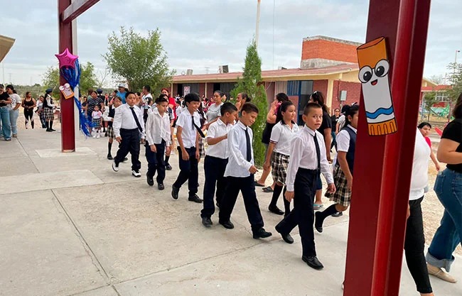 Regresan a clases con Escuelas equipadas: Director
