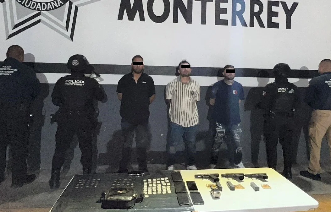 Caen tres hombres armados y con 77 dosis de cristal en Barrio Antiguo en Monterrey