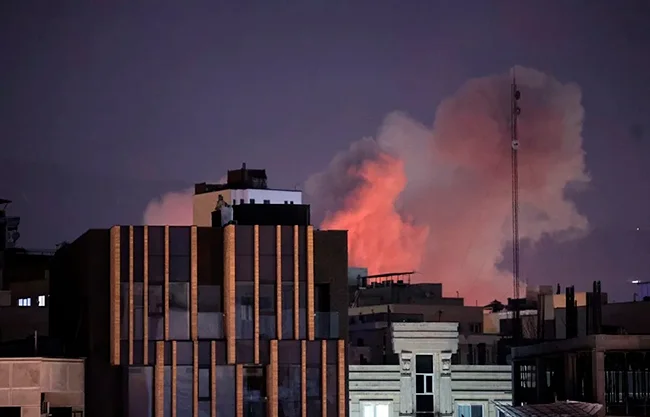 Estados Unidos bombardea nuevo objetivos en Irán