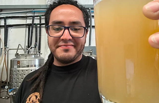 Destapa saltillense su ‘imposible’ cerveza de leche