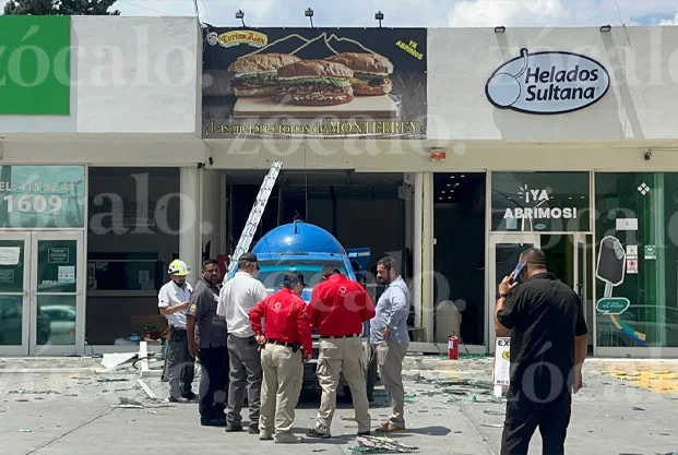 Se registra explosión en negocio de tortas; hay cuatro lesionados y daños en plaza de Saltillo