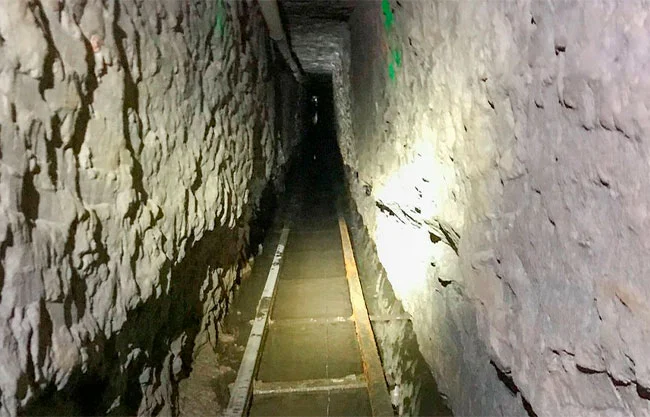 Mexicano se declara culpable en EU por traficar migrantes vía túnel