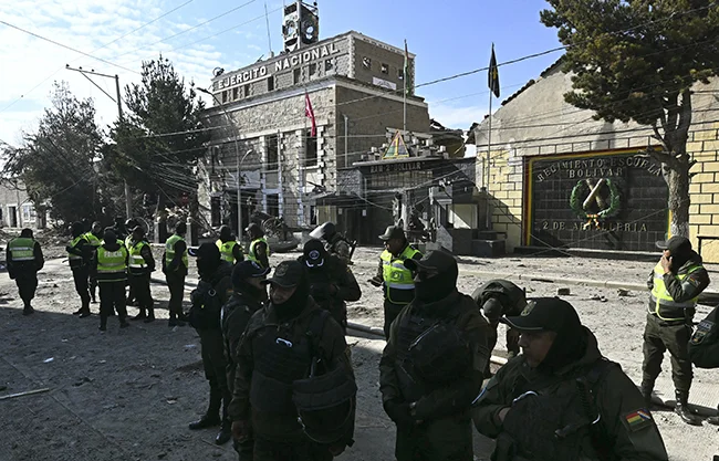 Reportan 14 personas desaparecidas en Bolivia tras explosiones en recinto militar