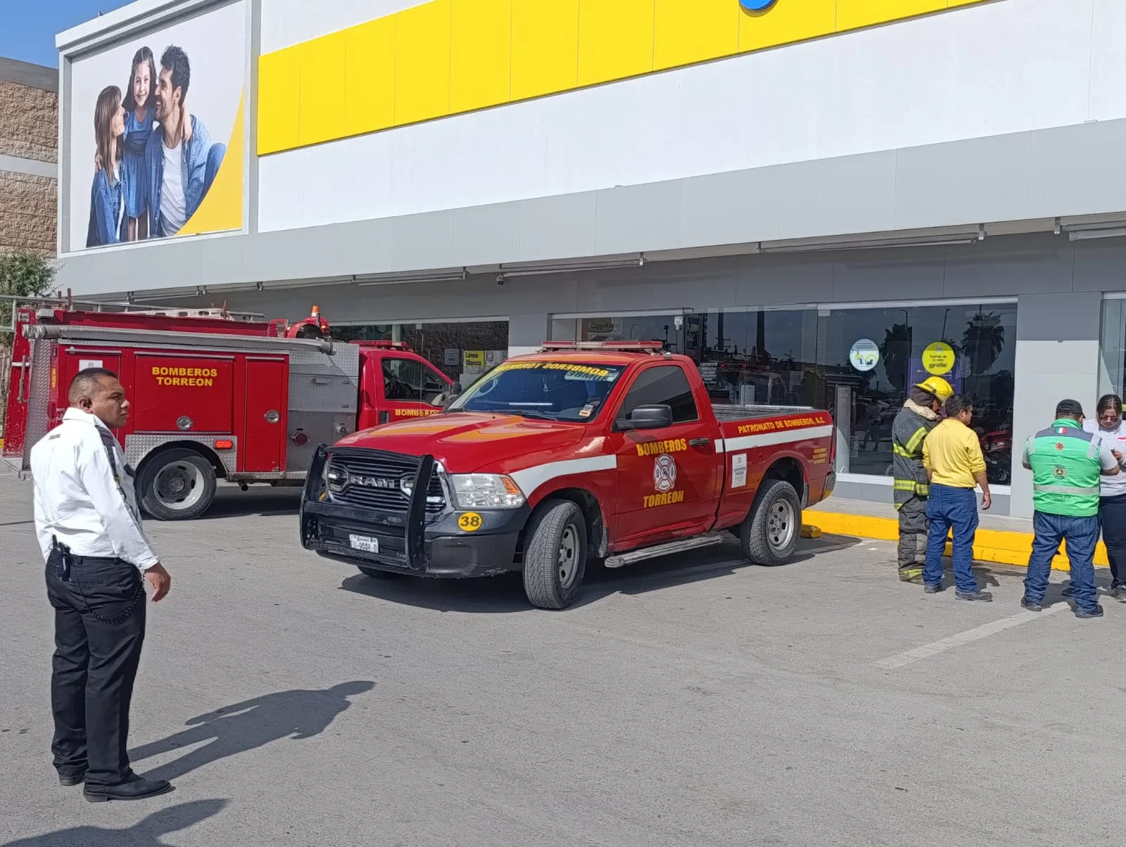 Evacuan Coppel Nazas en Torreón tras activarse alarma de incendio
