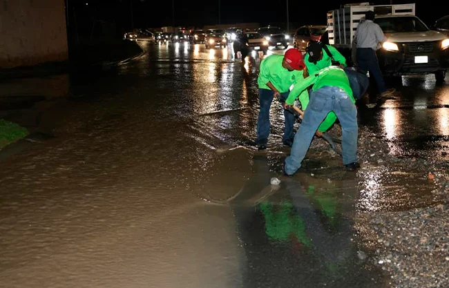 Soluciones a inundaciones en el oriente de Saltillo, están en marcha, garantiza Javier Díaz