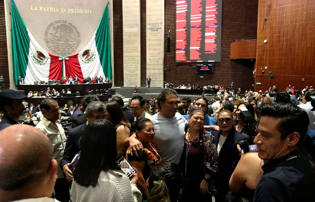 Prevén para el 2027 contratar más deuda; presentan mañana paquete económico