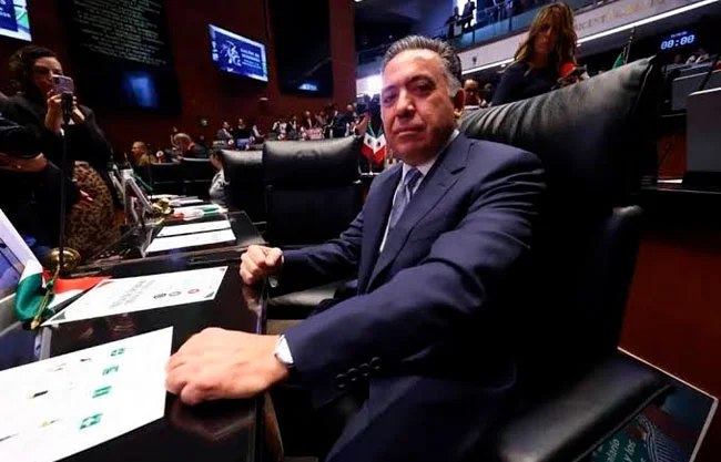 Quita Morena a Inzunza de Comisión de Estudios Legislativos