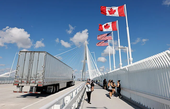 Los aranceles de Canadá sobre productos de EU entran en vigor