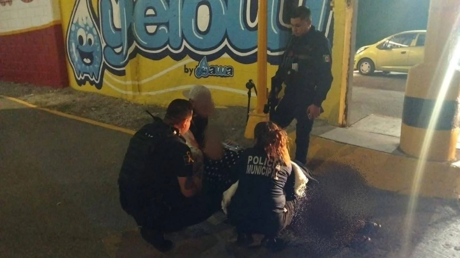 Policías municipales auxilian a mujer en labor de parto en Gómez Palacio