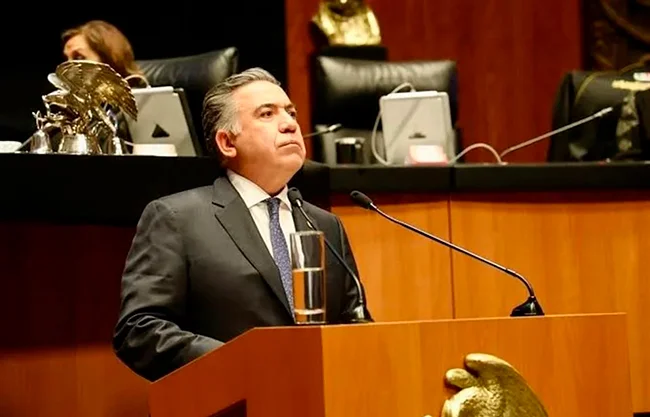 Morena notifica al Senado salida de Enrique Inzunza de su grupo parlamentario