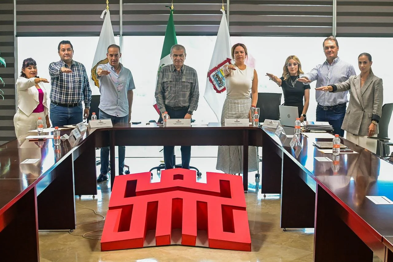 Toman protesta a integrantes de la Junta Catastral de Torreón; buscan agilizar trámites para ciudadanos