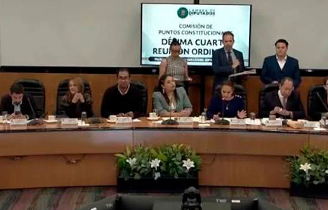 Diputados avanzan reforma que veta doble nacionalidad para gobernar México