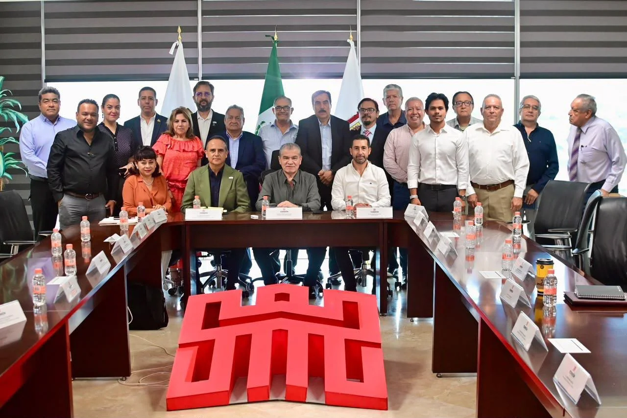 Riquelme y empresarios acuerdan coordinación en movilidad, seguridad y ordenamiento urbano