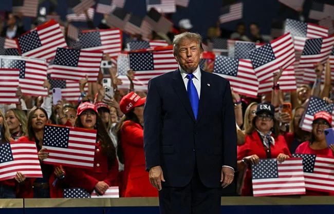 Trump promete cinco mil dólares a cada estadounidense si conserva control del Congreso
