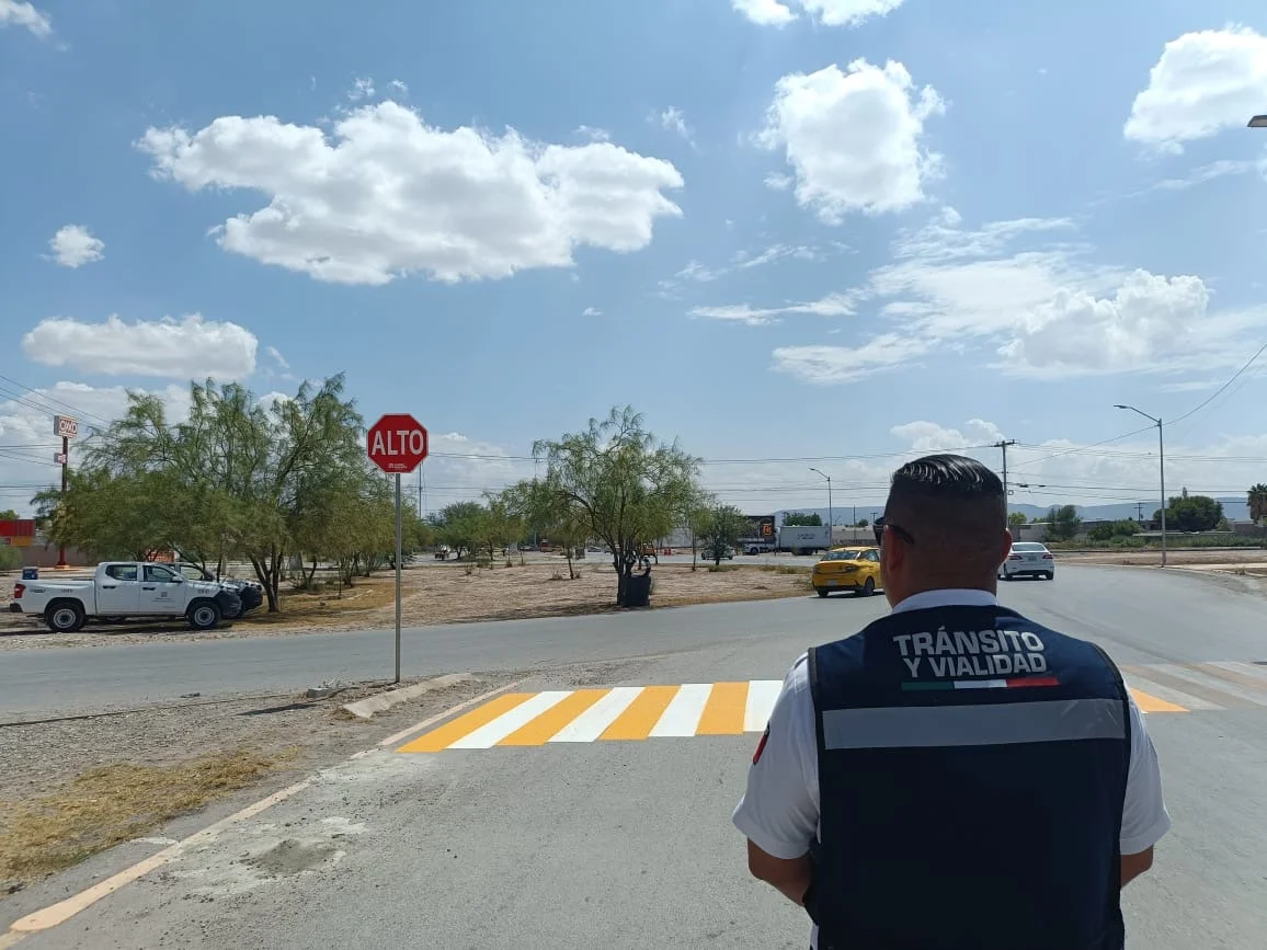 Mejoran circulación y cruces peatonales en rotonda de Loma Real