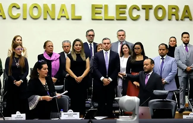 Taddei toma protesta a Roberto Félix como encargado de Secretaría Ejecutiva del INE