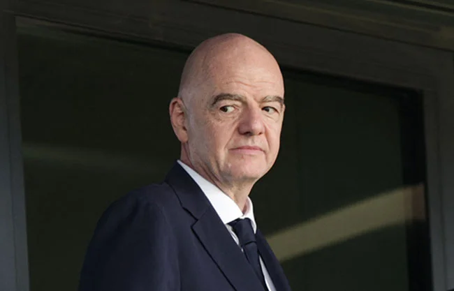 Francia le da la espalda a Infantino y buscará un candidato para reemplazarlo en FIFA