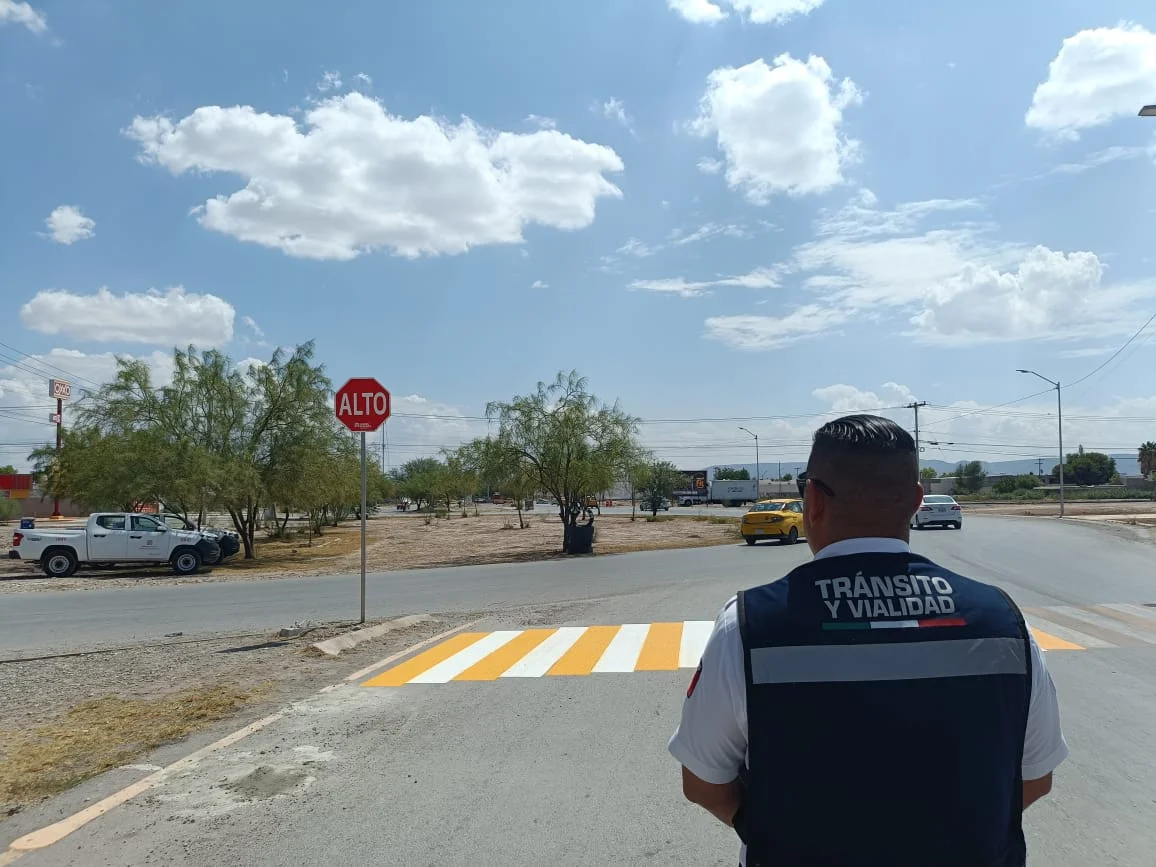 Mejoran circulación y cruces peatonales en rotonda de Loma Real