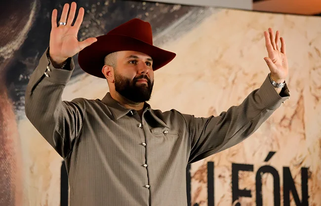 Ofrece Carín León disculpa tras cancelar show en Las Vegas; explica por qué canceló