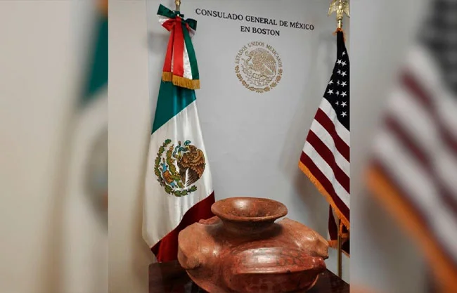 Restituyen a México pieza arqueológica de más de 2 mil años desde Estados Unidos