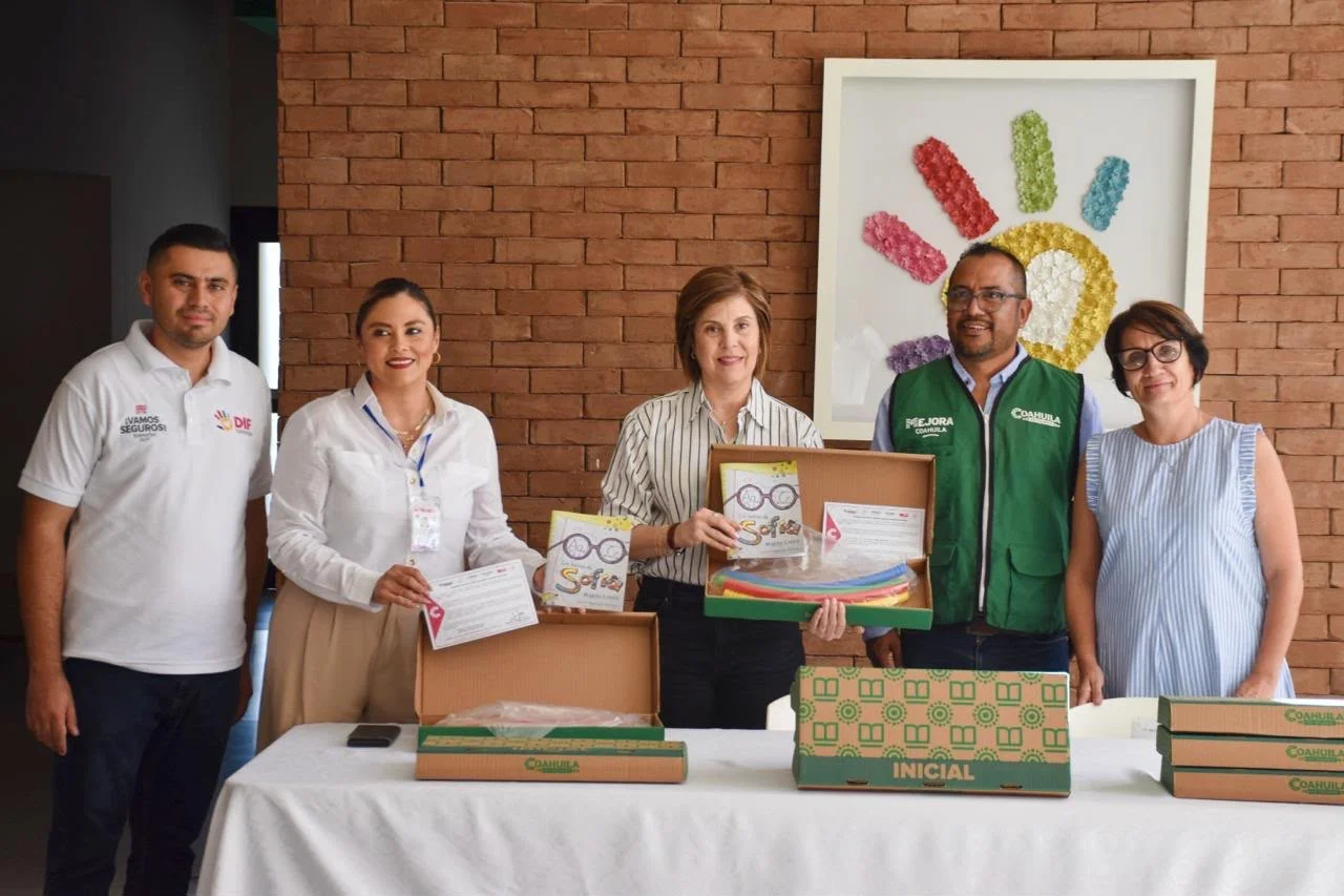 Entregan paquetes de educación inicial a pequeños de Casa Nana
