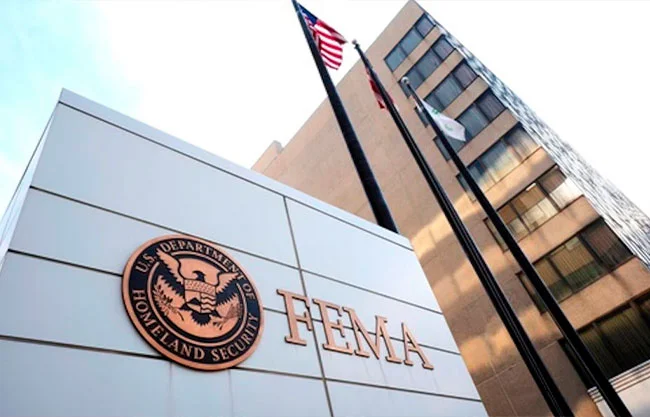 Juez federal declara ilegal el plan de la administración Trump para recortar el 50% del personal de FEMA