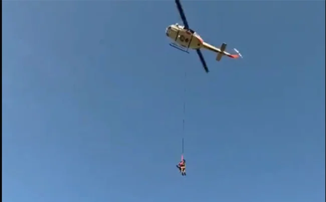 Rescatan en helicóptero a joven del Cerro de la Silla