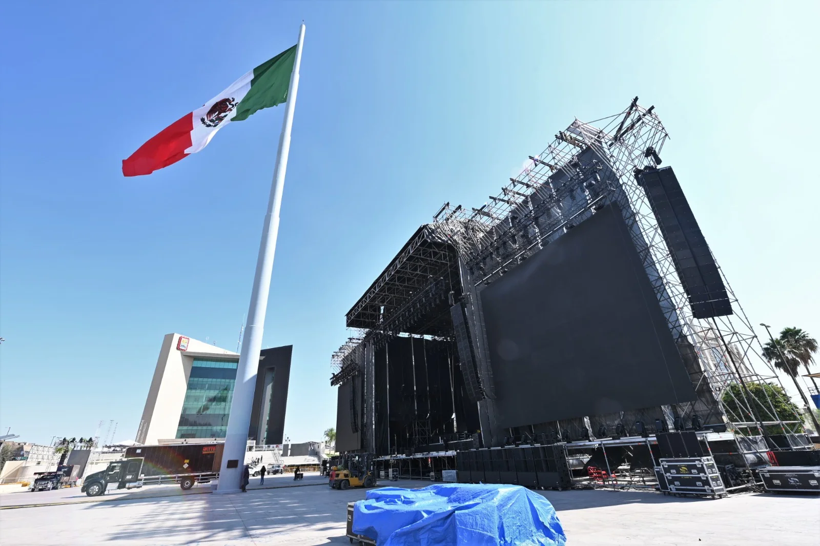 Todo listo en Torreón para celebrar el Grito de Independencia y concierto de Alfredo Olivas