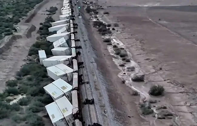 Más de 80 vagones descarrilan en General Cepeda por fuertes vientos