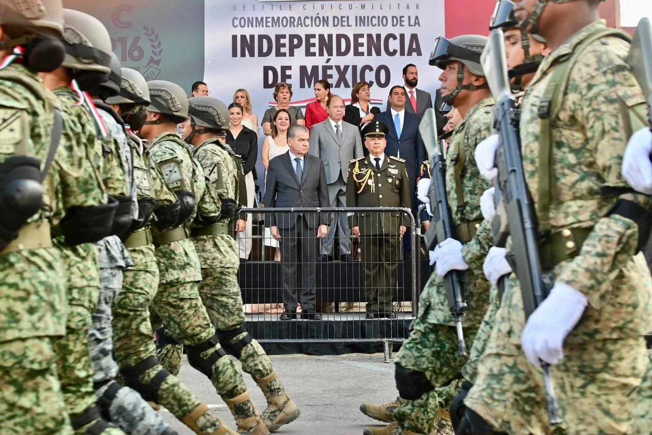Encabeza Riquelme el Desfile por la Independencia en Torreón
