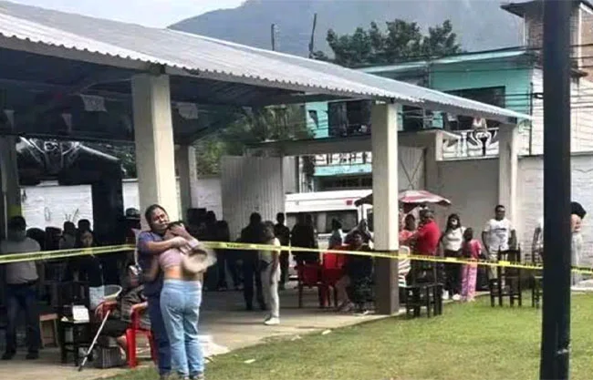Menor muere al caer de palo encebado en fiesta patria