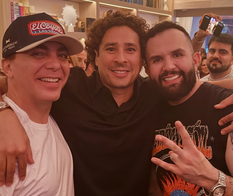 Memo Ochoa publica fotos con Cristian Castro y Carín León en Las Vegas