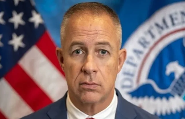 Sin dar razones, Trump retira de forma repentina la nominación de Lance Schroyer para dirigir ICE