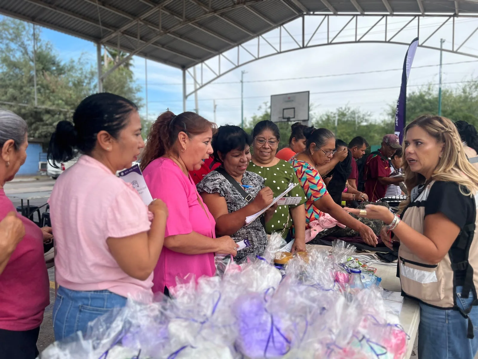 Convocan a donar artículos para mujeres atendidas en brigadas de Torreón