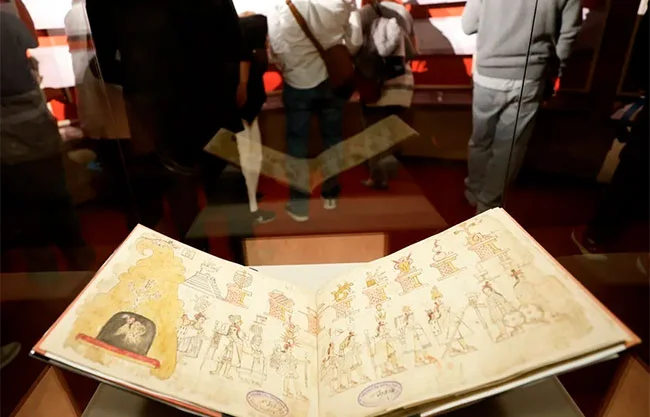 Códice Azcatitlan regresa temporalmente a México tras casi 200 años