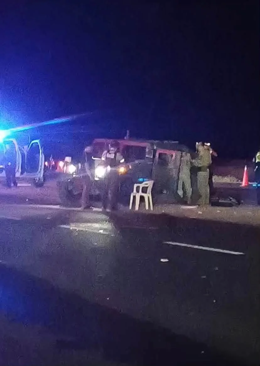 Militares resulta lesionado tras aparatoso accidente entre vehículo oficial y tráiler en Gómez Palacio