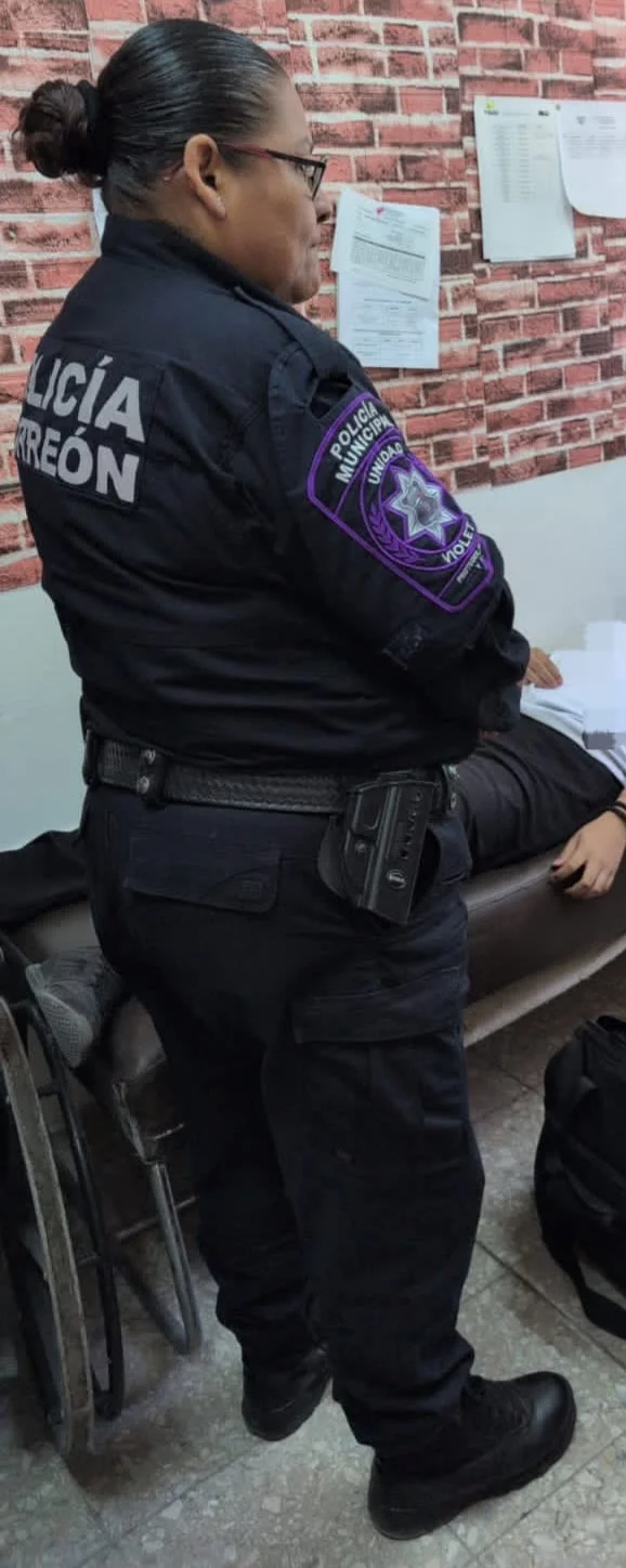 Policía atiende a adolescente tras presunta ingesta de medicamentos en secundaria de Torreón