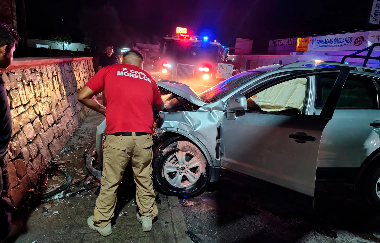 Muere conductor tras chocar contra barda de auditorio en Morelos