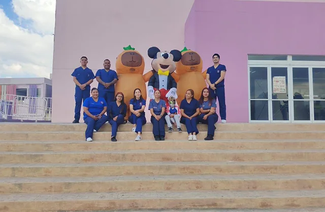 Llevan sonrisas y esperanza al Hospital Materno Infantil