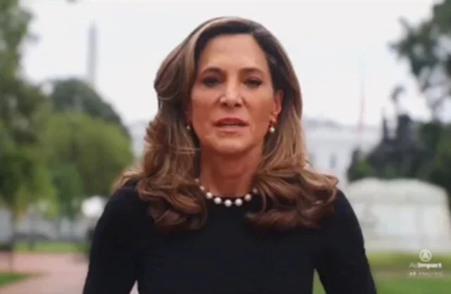 Choque entre Trump y congresista por redadas coincide con aumento del voto de castigo latino